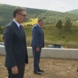 Vučić sa Dodikom položio vence na Petrovačkoj cesti: "Poštujemo hrvatske i bošnjačke žrtve, ali nas nemojte terati da zaboravimo srpsku decu" 5