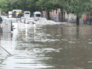 Velika količina kiše i jak vetar u Srbiji: U Beogradu ulice poplavljene (FOTO, VIDEO) 6