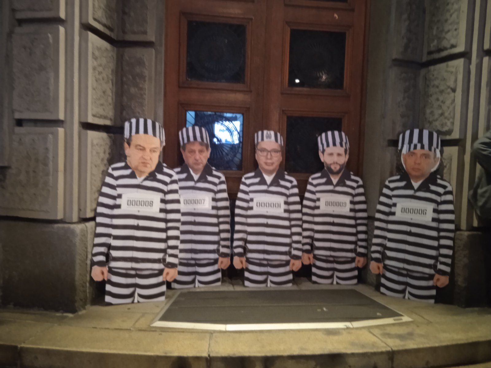 Završen 15. protest "Srbija protiv nasilja": Građani se razišli posle šetnje do Vlade Srbije 5 Završen 15. protest "Srbija protiv nasilja": Građani se razišli posle šetnje do Vlade Srbije 5