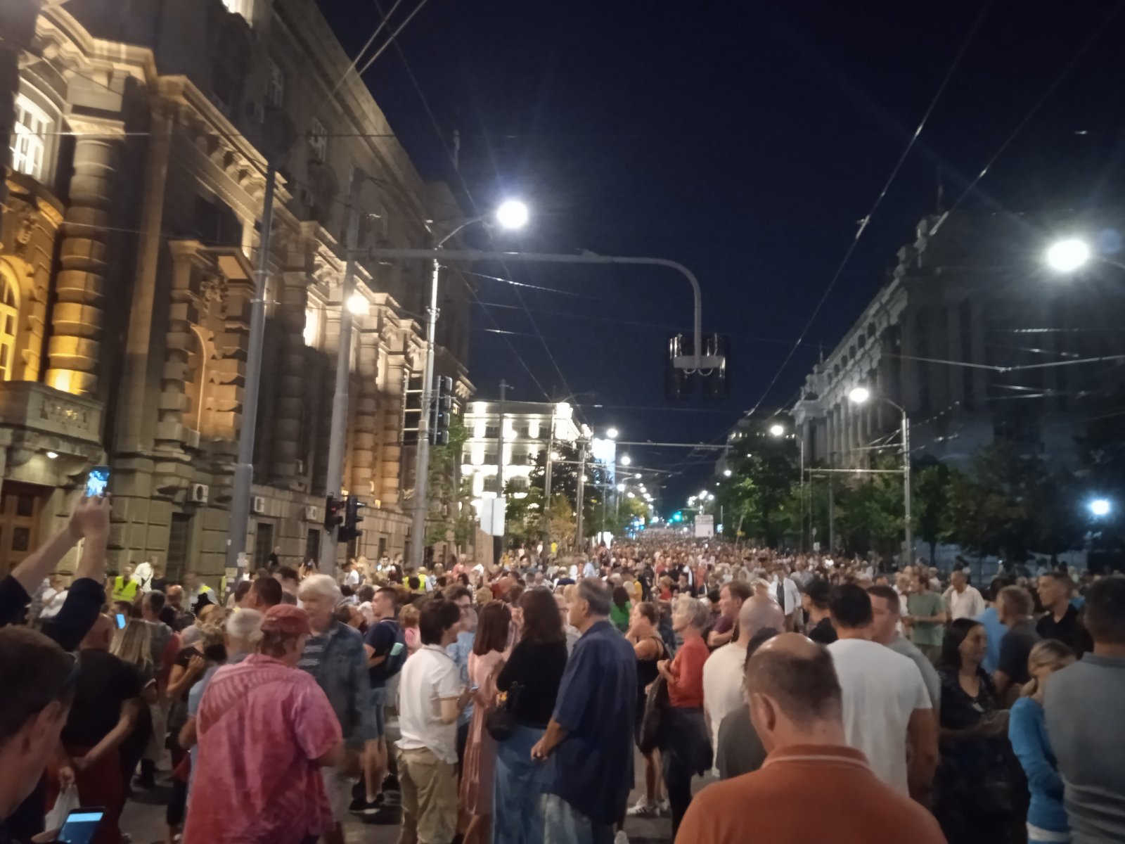 Završen 15. protest "Srbija protiv nasilja": Građani se razišli posle šetnje do Vlade Srbije 4