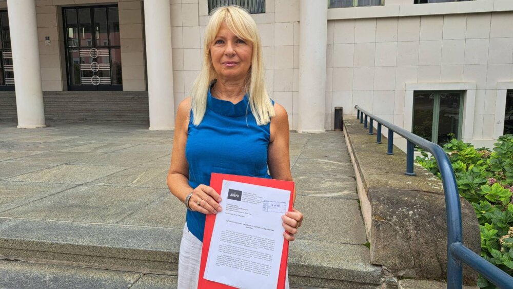 Dveri predale zahtev Vladi Vojvodine: Traže uredbu kojom bi se ograničilo kretanja migranata 2 Dveri predale zahtev Vladi Vojvodine: Traže uredbu kojom bi se ograničilo kretanja migranata 2