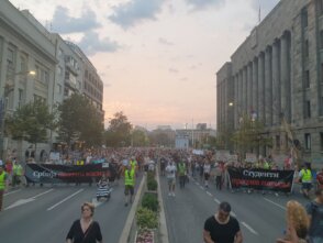 Šesnaesti protest "Srbija protiv nasilja" završen ispred Predsedništva uz povike "Vučiću odlazi" i "lopovi, lopovi" 5