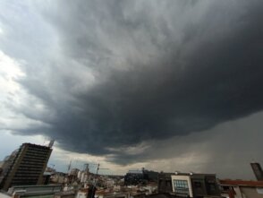 Novi kišni talas praćen jakom grmljavinom pogodio Beograd (FOTO/VIDEO) 4