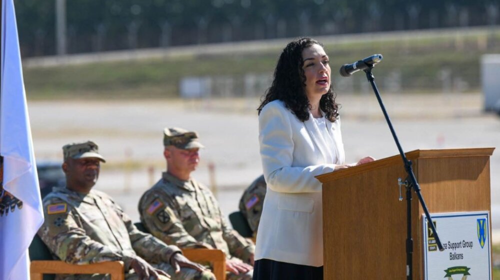Vjosa Osmani posetila bazu Bondstil, poželela dobrodošlicu novom komandantu 1