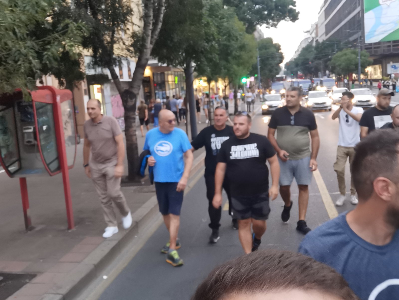 (VIDEO) Protest navijača Partizana u šetnji od Terazija do Humske: Grobari ispred Predsedništva vređali Aleksandra Vučića 3