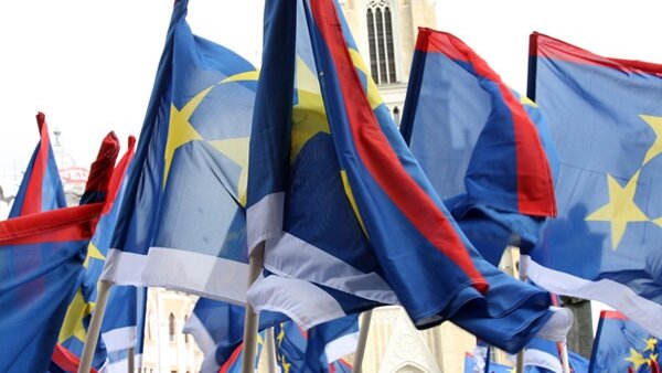 "Oni koji napadaju Vojvodinu ostaće kratkih rukava": LSV poručuje da će odbraniti zastavu pokrajine 1