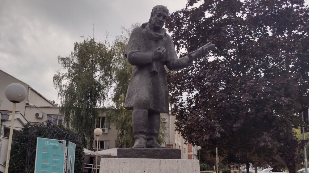 Iluzije u ogledalu stvarnosti - predstave koje komuniciraju sa publikom, ali ne podilaze njenom ukusu: Selekcija 18. Joakimfesta 1