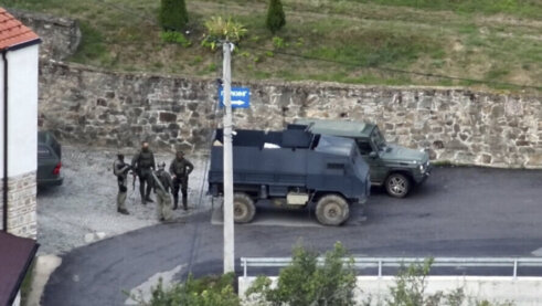 Da li je Aleksandar Vučić spreman da se zbog Interpolove poternice odrekne Milana Radoičića? 2