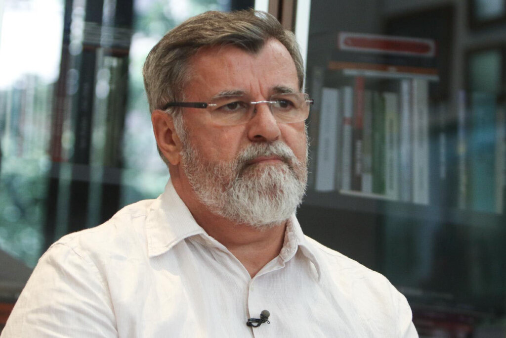 "Učenik s nožem" u "Ribnikaru" najavljivao novi Treći maj: Autorski tekst Verana Matića 2 "Učenik s nožem" u "Ribnikaru" najavljivao novi Treći maj: Autorski tekst Verana Matića 2