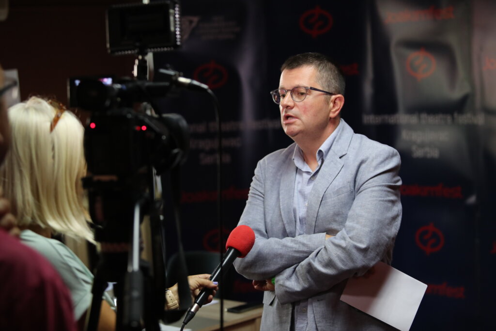 Iluzije u ogledalu stvarnosti - predstave koje komuniciraju sa publikom, ali ne podilaze njenom ukusu: Selekcija 18. Joakimfesta 2