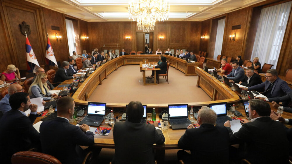 Vlada usvojila budžet za 2024. godinu, deficit 197 milijardi dinara, rast plata u javnom sektoru, penzija i minimalca 1