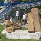 “Raspon u tenziji “: Otkrivena prva monumentalna skulptura Olge Jevrić u javnom prostoru 1