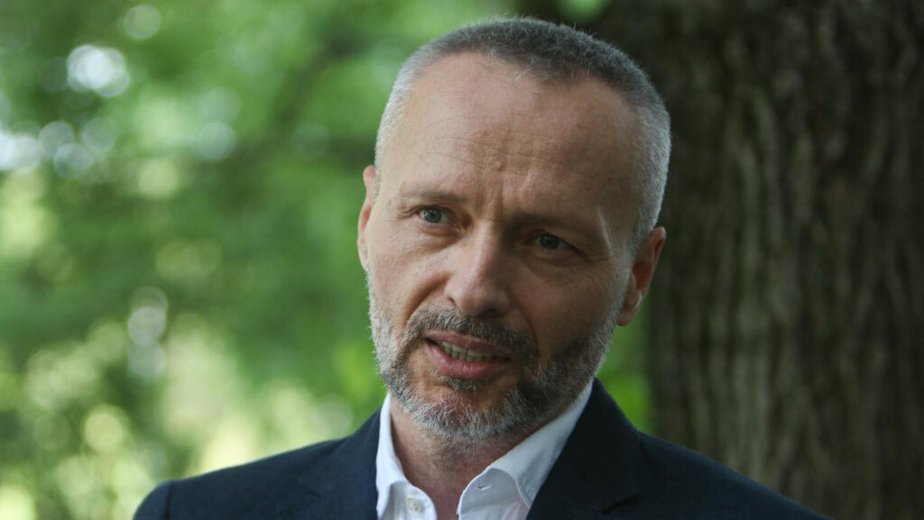 "Neraspoređen u vladi, ali raspoređen u kriminalnim strukturama": Sagovornici Danasa o dolasku Novaka Nedića na protest protiv blokada 3