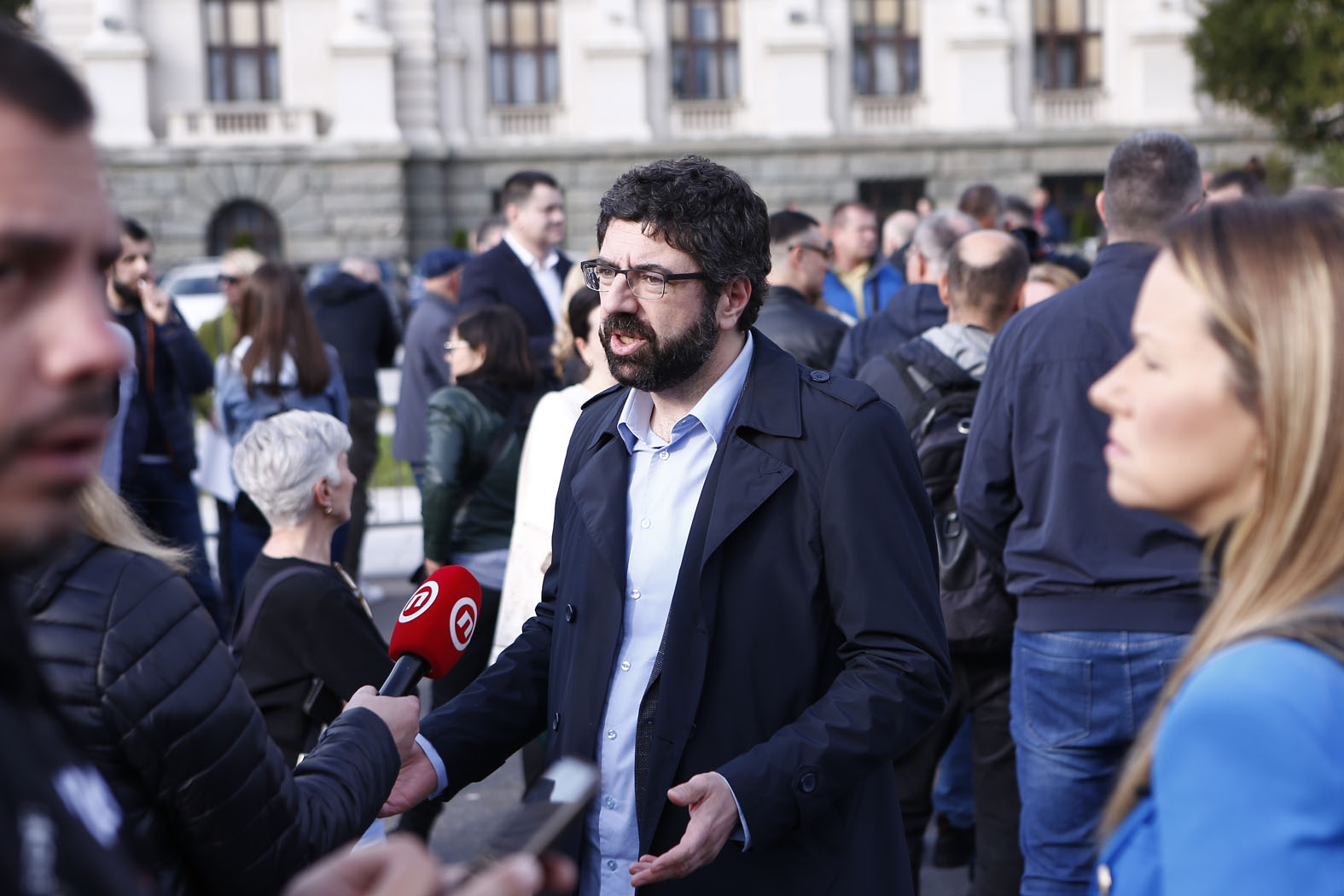 Treba li opozicija i u kampanji da nastavi s protestima "Srbija protiv nasilja"? 2