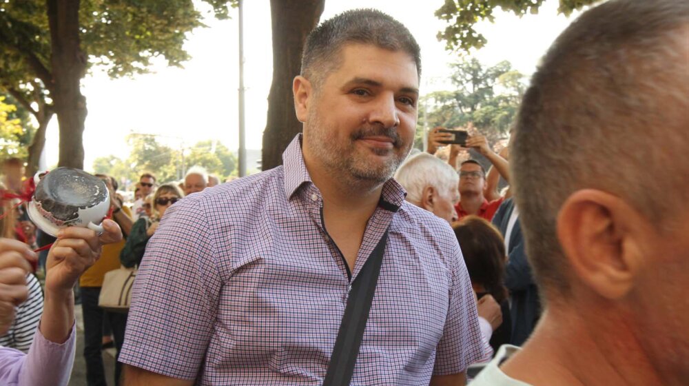 PODRSKA DELA OPOZICIJE POLICAJCIMA KOJI SU OTKRILI "JOVANJICU"