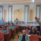 SRCE: Maskirane osobe iz Niša obezbeđivale sednicu skupštine u Zaječaru, podnete prijave 6