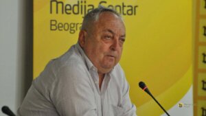 Bivši diplomata Nebojša Vujović izjavio je danas da je vlast Aleksandra Vučića iskoristila studenta Miloša Pavlovića da odlaskom u Studentski dom isprovocira reakciju studenata kako bi se povukao represivni okidač protiv studenata u blokadi.