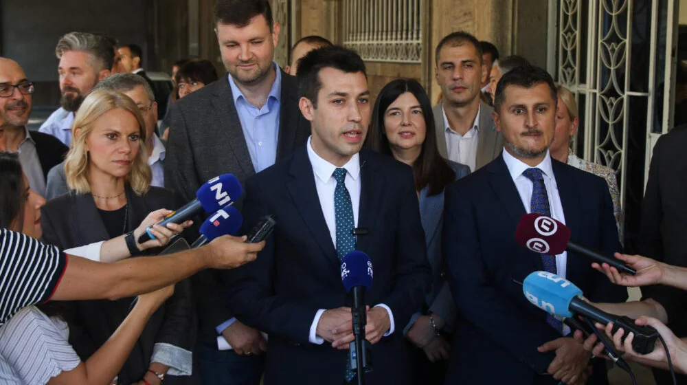 Napeto zasedanje Skupštine Beograda: Opozicija traži izbore (FOTO/VIDEO) 1