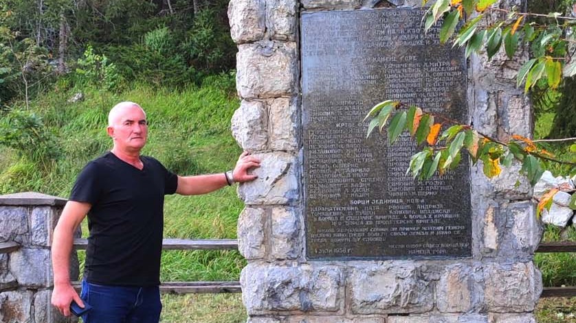 Tračak svetlosti u narodu koji daje nadu: U rodnom selu kod Prijepolja sam obnovio spomenik palim borcima 1