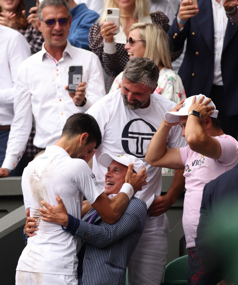 Kraj đira s omiljenim parom: Ko su Edoardo Artaldi, dugogodišnji šef 'Đokovićevog kabineta', i supruga mu Elena Kapelaro, negovatelji imidža teniskog šampiona 3 Kraj đira s omiljenim parom: Ko su Edoardo Artaldi, dugogodišnji šef 'Đokovićevog kabineta', i supruga mu Elena Kapelaro, negovatelji imidža teniskog šampiona 3