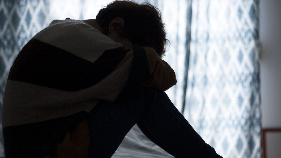 Srbija: Deset uhapšenih zbog sumnje za pedofiliju, među žrtvama i dete od tri godine, saopštila policija 1 dete u krevetu