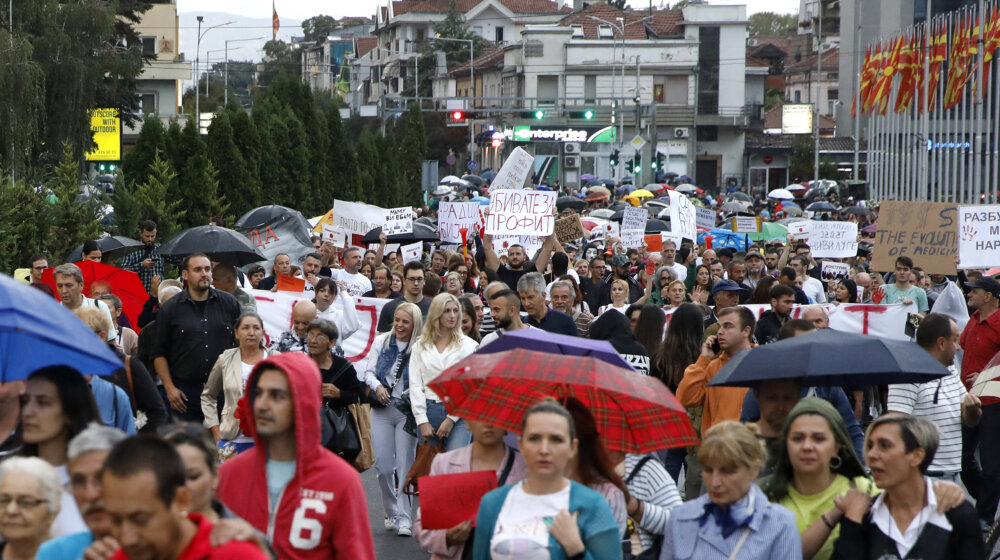 Protest građana zbog krađe citostatika sa skopske Klinike za onkologiju 1
