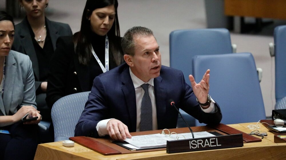 (VIDEO) Šta je pisalo na protestnoj paroli koju je nosio izraelski ambasador u UN tokom istupa iranskog predsednika? 1