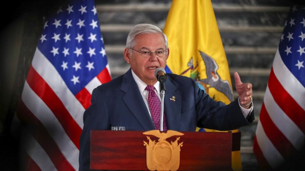 Američki senator Robert Menendez i njegova supruga optuženi za mito 1