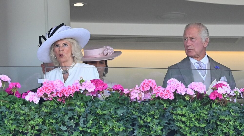 Crveni tepih u Parizu za britanskog kralja: Čarls Treći stigao u Francusku 1