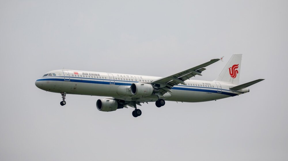 Evakuisan avion Er Čajne u Singapuru zbog dima u kabini, devet ljudi povređeno 1