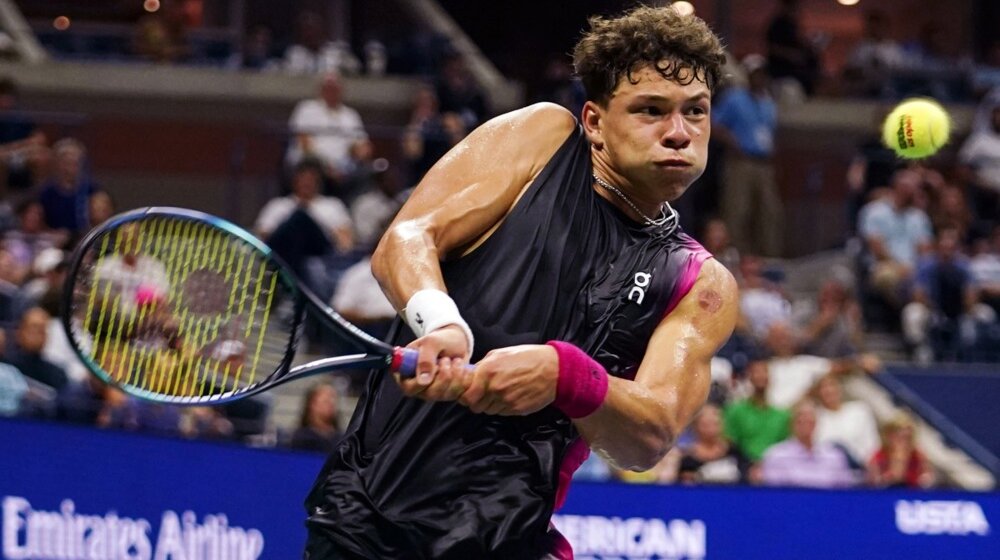 Krokodil sa koledža, energetski Duško Dugouško, predodređen za tenis i po roditeljima i ujaku: Ko je Ben Šelton, Đokovićev protivnik u polufinalu Ju Es opena 1