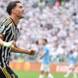 Navijači Fjorentine vređali Vlahovića 4