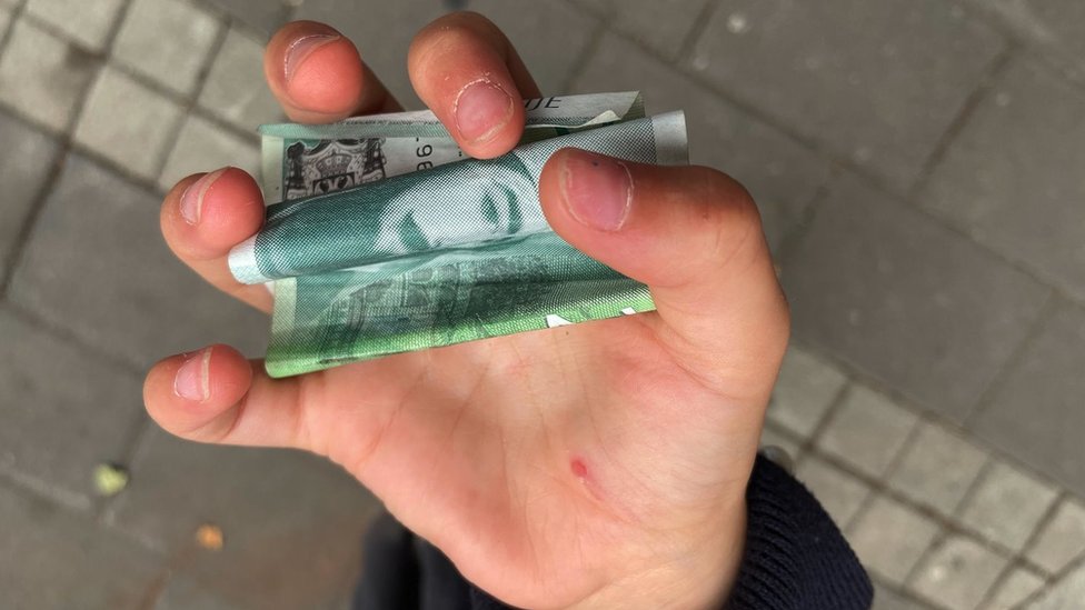 Srbija i siromaštvo: Da li je kompjuterski algoritam progutao hiljade najsiromašnijih 2 ruka