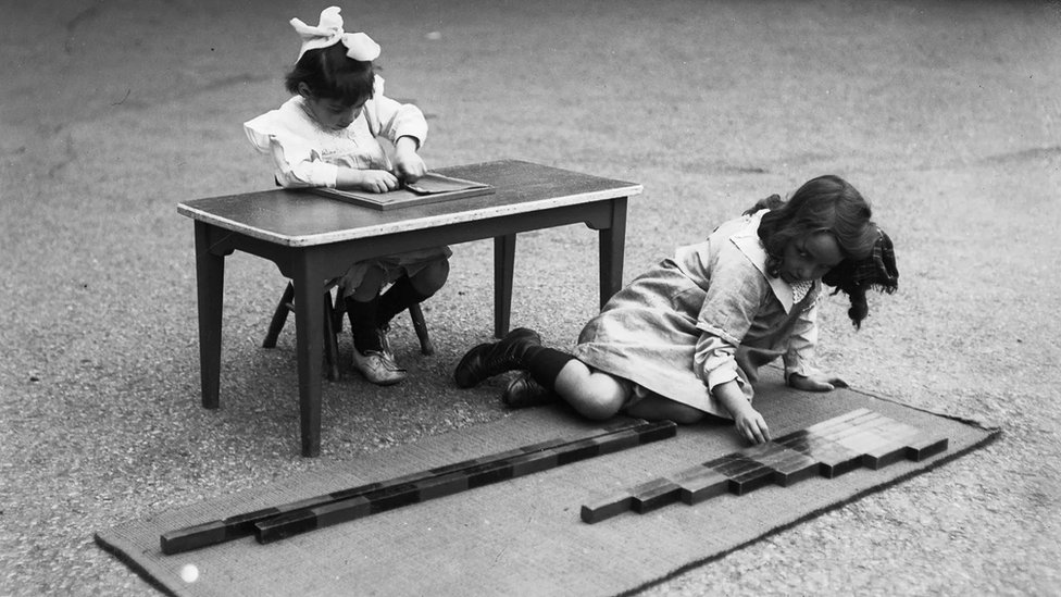 Obrazovanje i deca: Da li je Montesori najuticajnija škola na svetu 1 Decu se ohrabruju da sami iniciraju aktivnosti sa što manje učešća odraslih u tom procesu