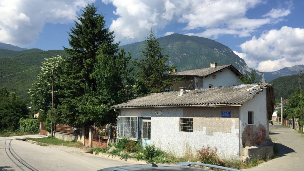 Slučaj Panda i Kosovo: Četvrt veka ćutanja o ubistvu šest mladića u Peći 1 Kafić Panda