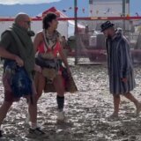 Burning Man: Tokom nevremena jedna osoba stradala, hiljade posetilaca zaglavljeno u blatu na poznatom festivalu u Americi 9
