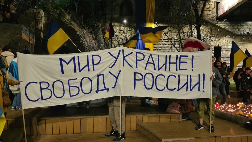 Rusi u Srbiji: Da li su ruski antiratni aktivisti „pretnja po nacionalnu bezbednost" 1 antiratni protest