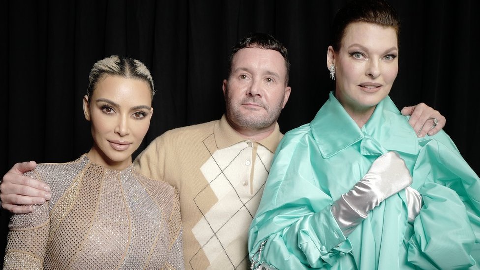 Zdravlje: Lindi Evanđelisti zbog raka odstranjene dojke 2 Kim Kardashian, Kim Jones and Linda Evangalista, pictured at a New York fashion show last year