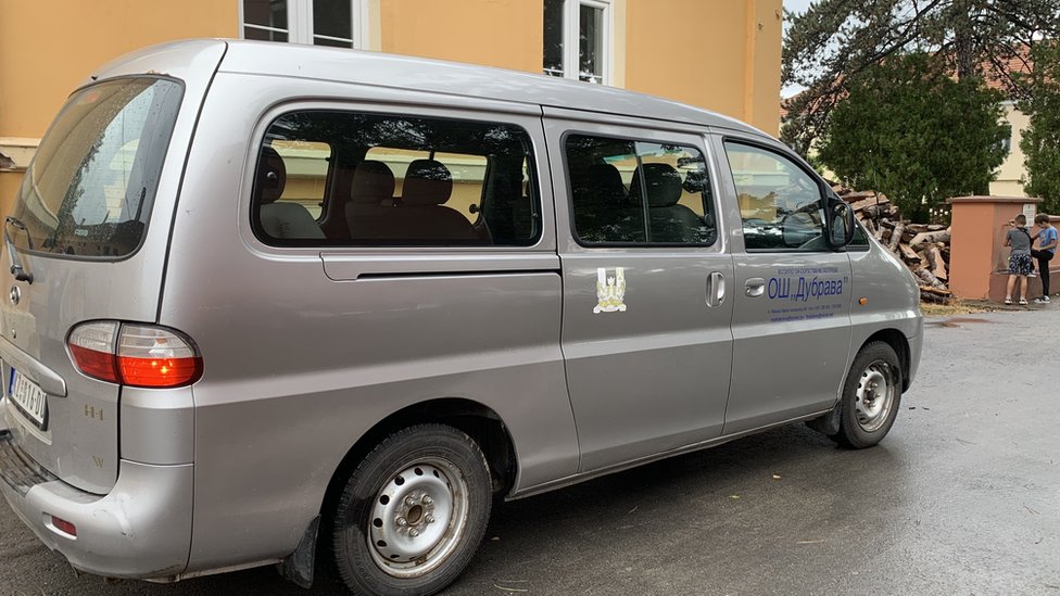 Međunarodni dan pismenosti: Jedan dan u obrazovnoj pustinji na istoku Srbije, u „školi na točkovima" 7 Školski kombi