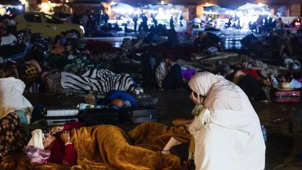 Mnogi su proveli noć na ulicama, ispred domova, u strahu od naknadnih potresa
