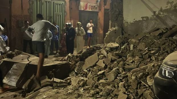 Zemljotres u Maroku: Više od 2.800 žrtava, očajnička potraga za preživelima, mnogi ljuti zbog kašnjenja pomoći 9 Prizor ispred smeštaja Klare Benet i njene porodice