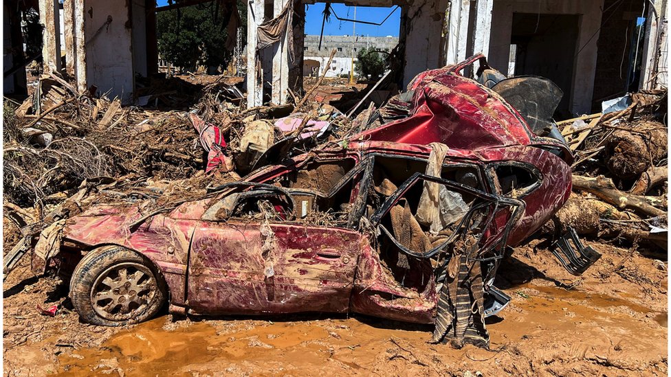 Katastrofalne poplave u Libiji: Bio jednom jedan grad... zvao se Derna 1 A damaged car following a powerful storm and heavy rainfall hitting the country in Derna, Libya on 13 September, 2023.