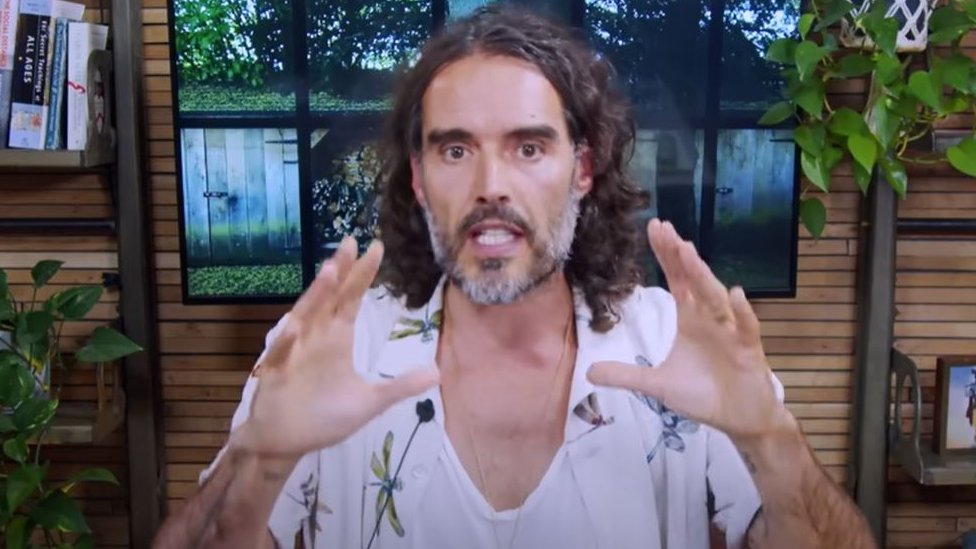 Seksualno nasilje: Problemi za britanskog komičara i glumca Rasela Brenda posle optužbi za silovanje 2 Russell Brand