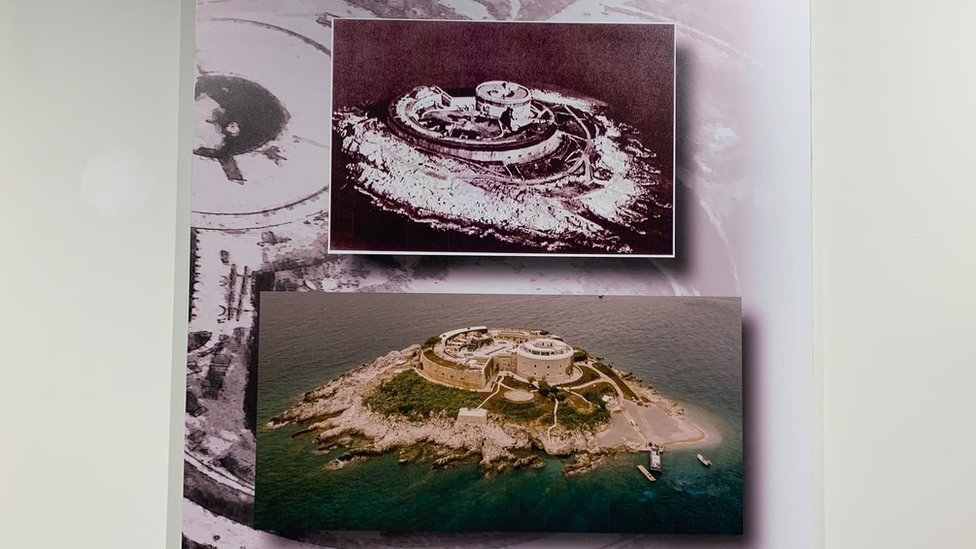 Izgled tvrđave Mamula pre i posle rekonstrukcije, fotografije izložen u galeriji hotela