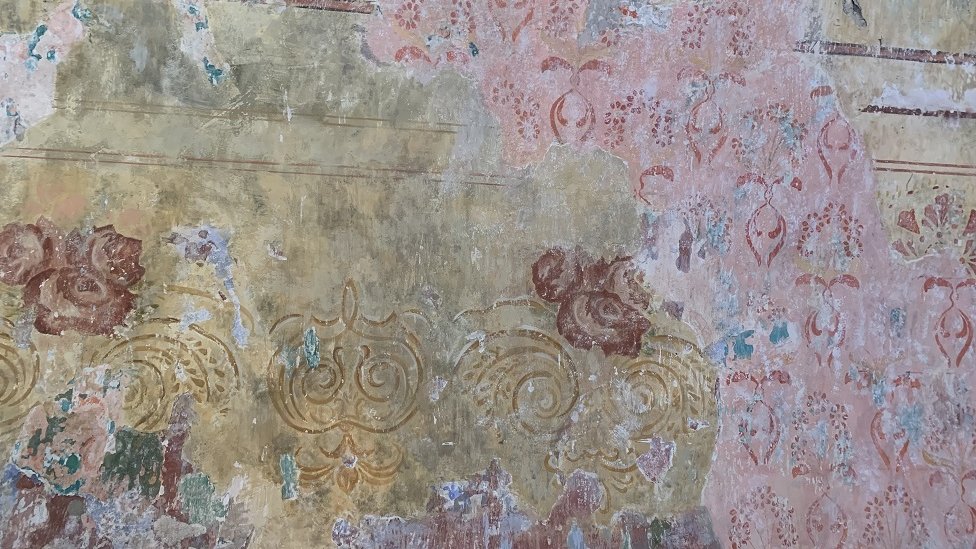 Freske su ostale na svodovima verovatno iz austrougarskog perioda