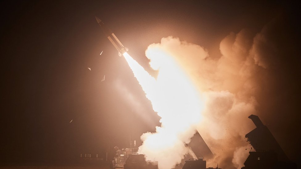 Rusija i Ukrajina: Amerika šalje dalekometne rakete Ukrajini, pogođen ruski štab mornarice na Krimu 1 An ATACMS missile being fired. File photo