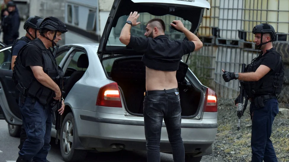 Kosovo: Policajac ubijen u selu Banjska, a zatim i tri napadača u