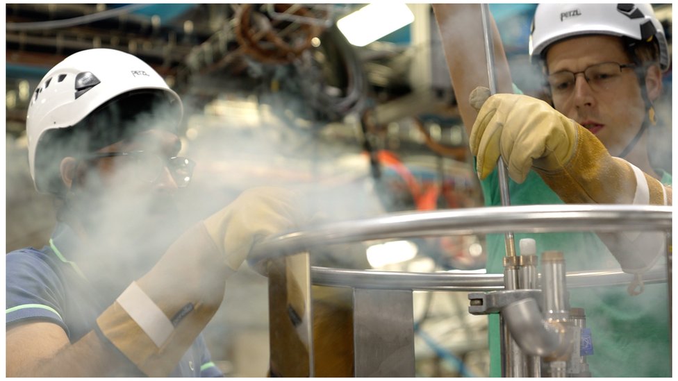 Nauka: Stručnjaci sve bliži rešavanju misterije antimaterije 1 Dodavanje helijuma u sistem za hlađenje