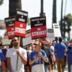 Holivud i štrajk: Scenaristi prekidaju štrajk posle pet meseci, ali glumci i dalje ne rade 12
