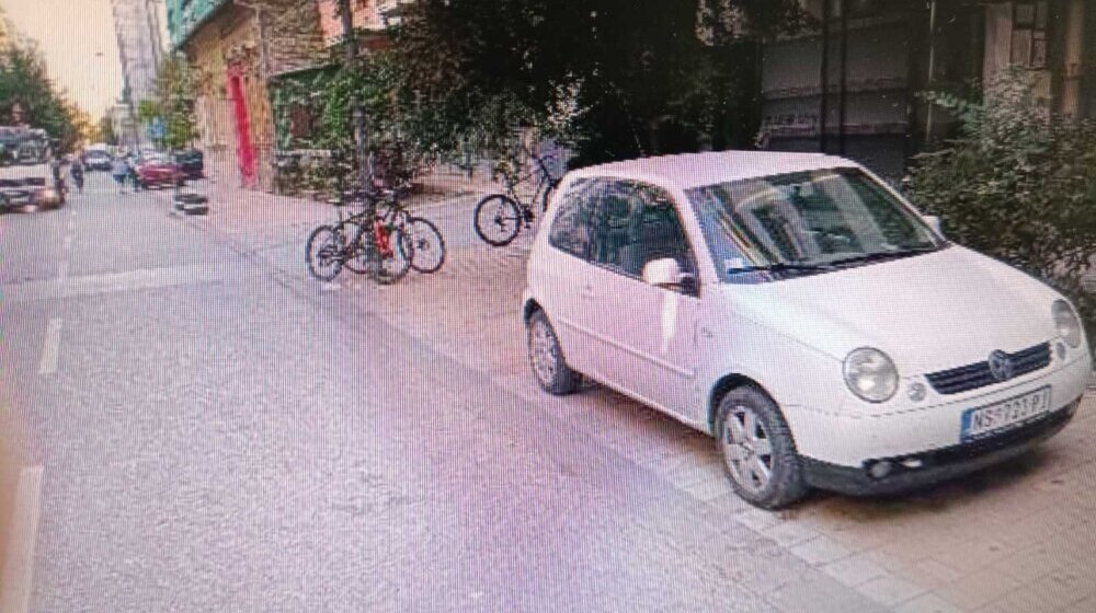 Novosađanin blokirao "Parking servis", tvrdi da su mu nezakonito odneli auto: Iz preduzeća ga demantuju i prilažu dokaze 1